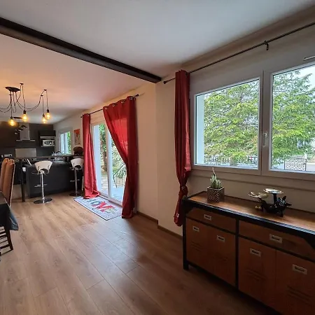 Holiday home Maison Chaleureuse Avec Jardin