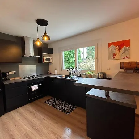 Holiday home Maison Chaleureuse Avec Jardin *