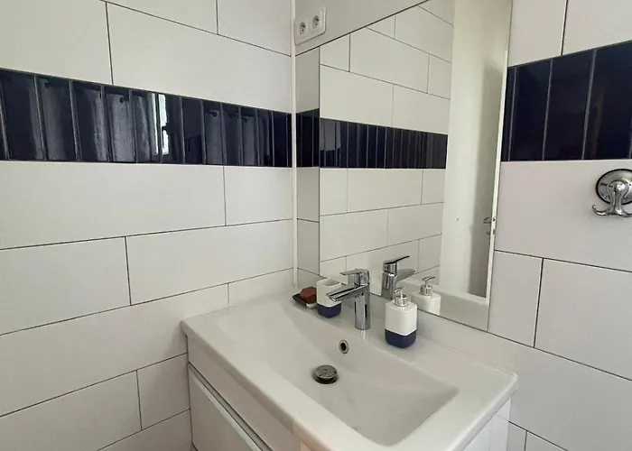 Holiday home Maison Chaleureuse Avec Jardin *