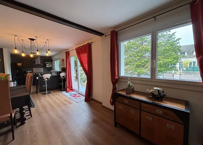 Holiday home Maison Chaleureuse Avec Jardin