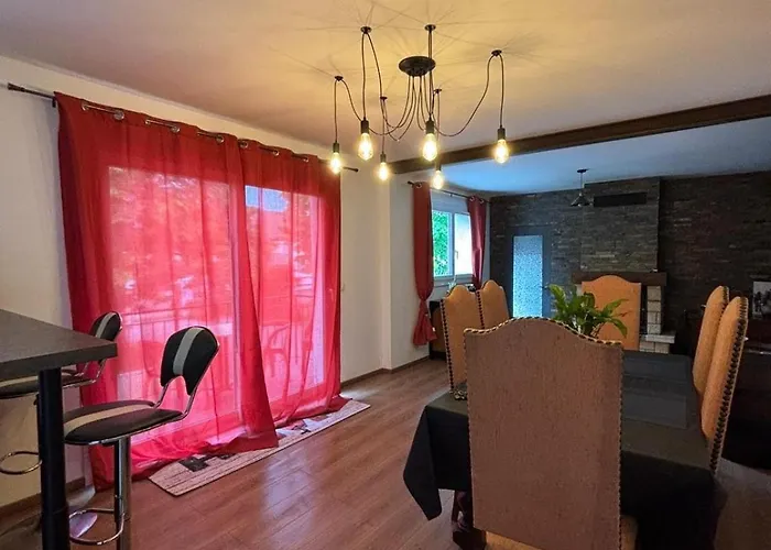 Maison Chaleureuse Avec Jardin Holiday home Le Vernet (Ariege)