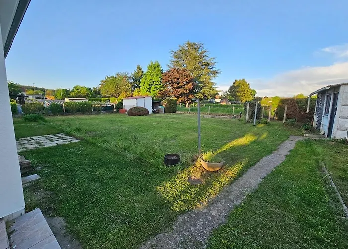 Maison Chaleureuse Avec Jardin Holiday home *