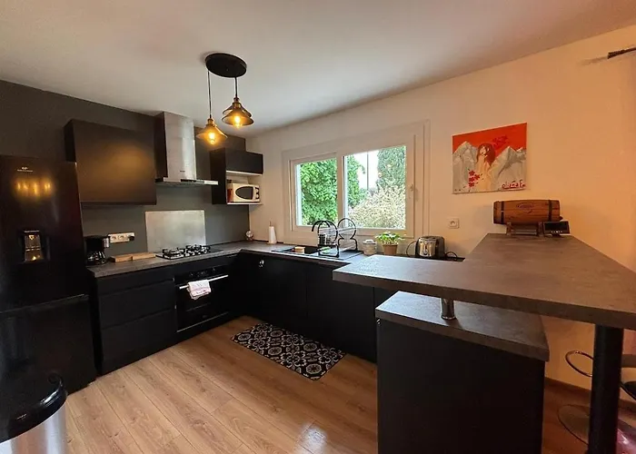 Holiday home Maison Chaleureuse Avec Jardin *